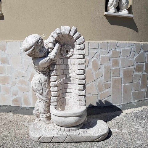 Fontana con bimbo - fontana,