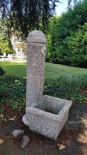 Fontana colonna giardino - a,